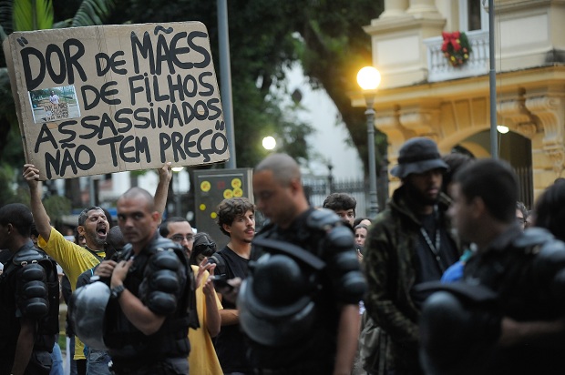 Jovens de 15 a 29 anos são as principais vítimas de homicídio no Brasil (Foto: Agência Brasil)
