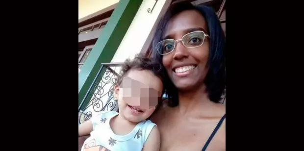 Ela relata que precisou mostrar documentos quando mulher branca tentou levar criança