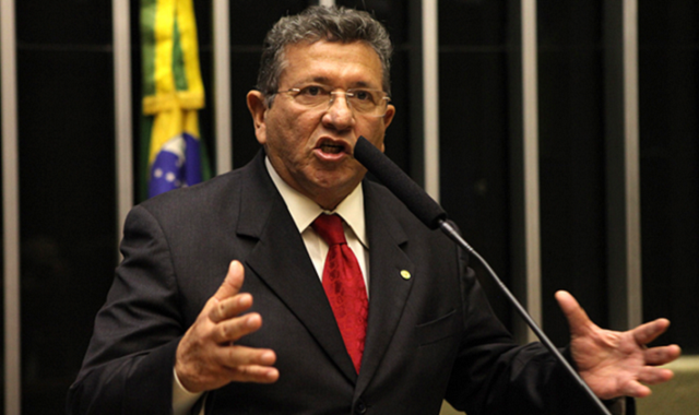 Em sua defesa, Caetano argumenta que no ano seguinte, em 2011, o Tribunal de Contas dos Municípios (TCM) emitiu parecer apontado que as condutas denunciadas pelo MP 'encontravam-se em conformidade com a legislação' Em sua defesa, Caetano argumenta que no ano seguinte, em 2011, o Tribunal de Contas dos Municípios (TCM) emitiu parecer apontado que as condutas denunciadas pelo MP 'encontravam-se em conformidade com a legislação'