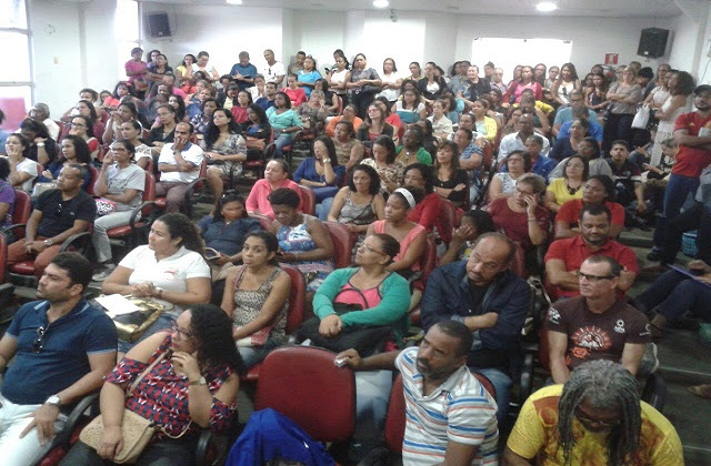 Professores da rede municipal realizam paralisação nesta segunda e terça-feira