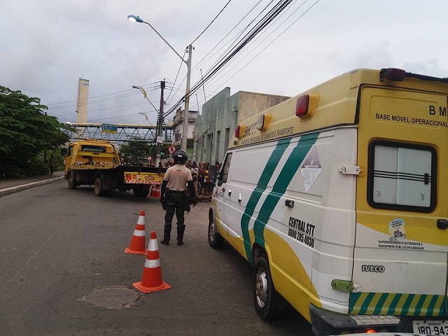 Motoristas são autuados e carros são removidos durante operação da STT Motoristas são autuados e carros são removidos durante operação da STT