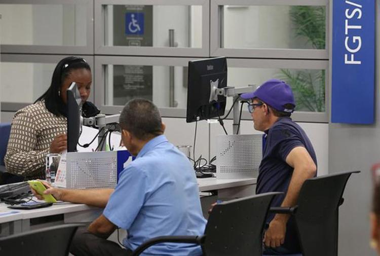 O governo prorrogou o prazo até dezembro para pessoas com doença grave ou que cumpre pena. O governo prorrogou o prazo até dezembro para pessoas com doença grave ou que cumpre pena.
