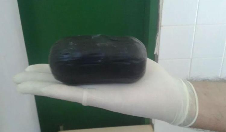 Droga tem cerca de 200 gramas (Foto: Reprodução | Blog Braga) Droga tem cerca de 200 gramas (Foto: Reprodução | Blog Braga)