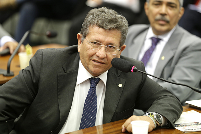 Para Caetano, a condenação de Lula, sem provas, fere a democracia e o estado de direito