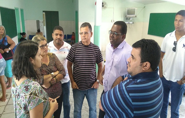 Vereadores de oposição fazem blitz surpresa em unidades de saúde do município (Foto: Lenison Nascimento)