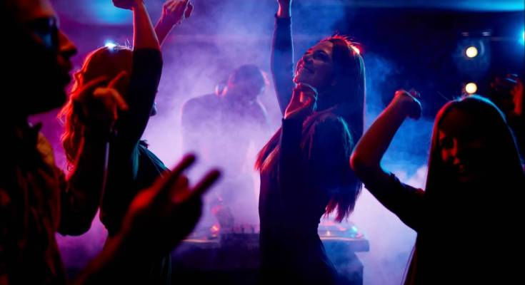 Bares, restaurantes e casas noturnas não podem mais cobrar preços diferentes para homens e mulheres Bares, restaurantes e casas noturnas não podem mais cobrar preços diferentes para homens e mulheres