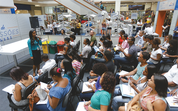 Com uma programação intensa de atividades, a Feira visa informar ao público as oportunidades de capacitação que o Senac oferece para quem deseja se inserir no mercado de trabalho (Foto: Marina Silva/CORREIO) Com uma programação intensa de atividades, a Feira visa informar ao público as oportunidades de capacitação que o Senac oferece para quem deseja se inserir no mercado de trabalho (Foto: Marina Silva/CORREIO)