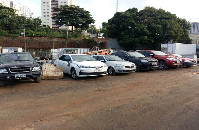 Os criminosos adulteravam os números dos chassis, motores e vidros dos carros, vendendo-os, em seguida, para outras cidades (Foto: PM Divulgação) Os criminosos adulteravam os números dos chassis, motores e vidros dos carros, vendendo-os, em seguida, para outras cidades (Foto: PM Divulgação)