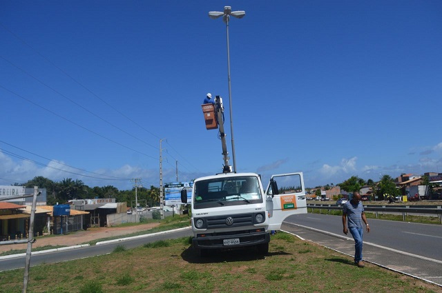 Serviço de troca de lâmpadas queimadas