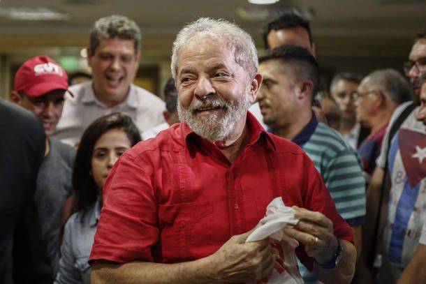 O crescimento de Lula na corrida presidencial em seis pontos percentuais, em julho, acontece mesmo com a condenação, sem provas, na Lava Jato O crescimento de Lula na corrida presidencial em seis pontos percentuais, em julho, acontece mesmo com a condenação, sem provas, na Lava Jato