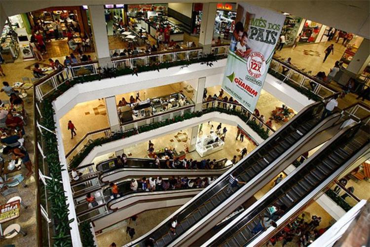 Homem caiu do terceiro piso do centro de compras (Foto: Margarida Neide | Ag. A TARDE | Arquivo) Homem caiu do terceiro piso do centro de compras (Foto: Margarida Neide | Ag. A TARDE | Arquivo)