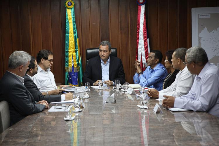 Rui atendeu professores na Governadoria nesta segunda-feira (Foto: Carol Garcia l Gov-BA) Rui atendeu professores na Governadoria nesta segunda-feira (Foto: Carol Garcia l Gov-BA)