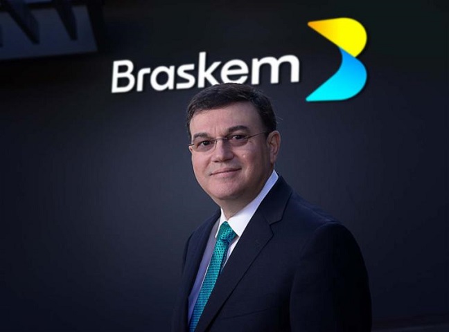 Presidente da Braskem, Fernando Musa, e a nova marca lançada hoje pela companhia (Foto: Divulgação)