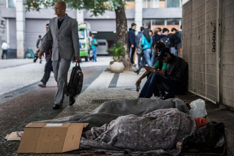 Estudo mostra que 1,4 milhão de brasileiros voltaram para a extrema pobreza (Foto: Nelson Almeida | AFP Photo) Estudo mostra que 1,4 milhão de brasileiros voltaram para a extrema pobreza (Foto: Nelson Almeida | AFP Photo)