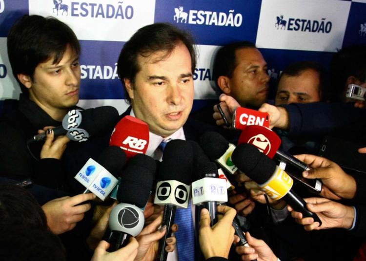 Maia afirmou que a Casa deve considerar a PEC no Senado que trata das doações empresariais (Foto: Aloisio Mauricio | Estadão Conteúdo)