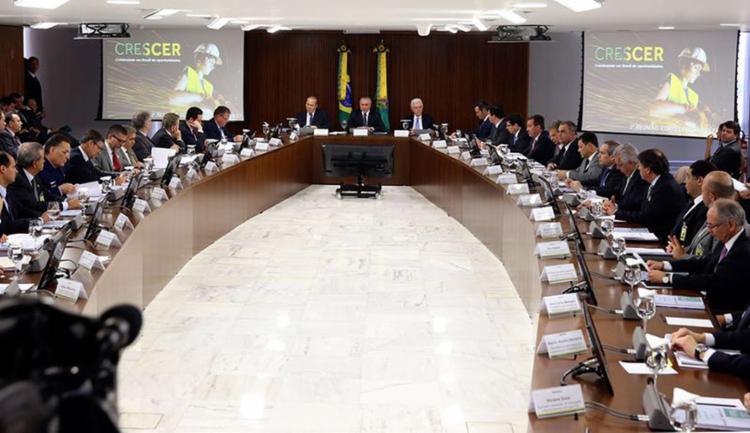 O governo espera arrecadar cerca de R$ 44 bilhões ao longo dos anos de vigência dos contratos (Foto: Valter Campanato l Agência Brasil)