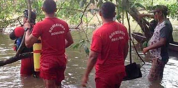 Bombeiros continuam buscando por desaparecidos neste domingo (Foto: Reprodução | CBMRR)