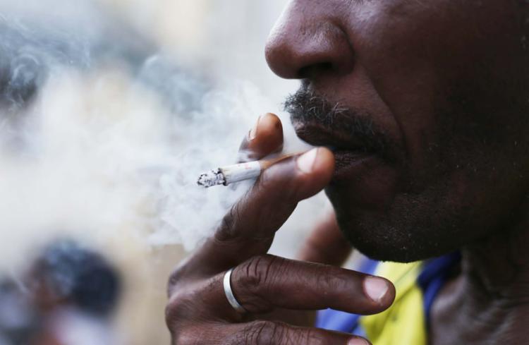 Todos os anos, mais de 150 mil pessoas morrem no país devido ao consumo de cigarro (Foto: Joá Souza | Ag. A TARDE) Todos os anos, mais de 150 mil pessoas morrem no país devido ao consumo de cigarro (Foto: Joá Souza | Ag. A TARDE)