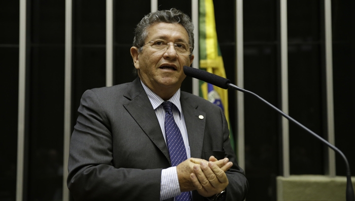 Caetano lembrou, ainda, que uma das únicas coisas que o prefeito se preocupou em estabelecer de imediato foi a cobrança da taxa de condomínio, o que acabou fazendo sem o mínimo critério, prejudicando os feirantes de menor poder aquisitivo