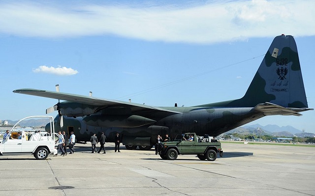 Avião da Força Aérea Brasileira (FAB) pode ser acessado por qualquer cidadão (Foto: Tânia Rêgo/Agência Brasil) Avião da Força Aérea Brasileira (FAB) pode ser acessado por qualquer cidadão (Foto: Tânia Rêgo/Agência Brasil)