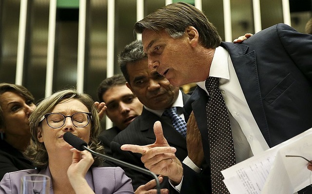 O deputado foi condenado ainda a publicar uma retratação em jornal de grande circulação e em suas páginas nas redes sociais (Foto: Marcelo Camargo / Agência Brasil) O deputado foi condenado ainda a publicar uma retratação em jornal de grande circulação e em suas páginas nas redes sociais (Foto: Marcelo Camargo / Agência Brasil)