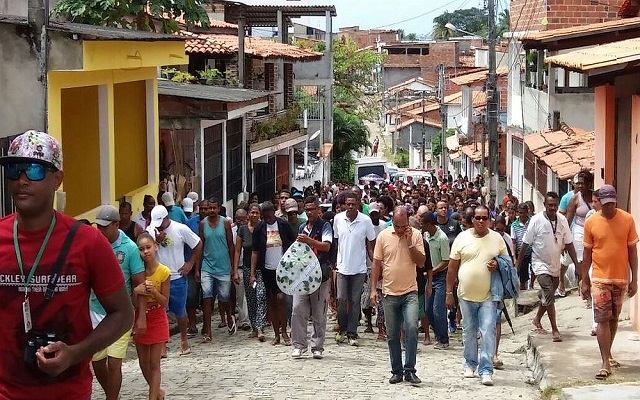 Uma parte dos que morreram na tragédia, a maior da história recente da Baía de Todos os Santos, foi sepultada na sexta-feira (Foto: Amanda Palma)