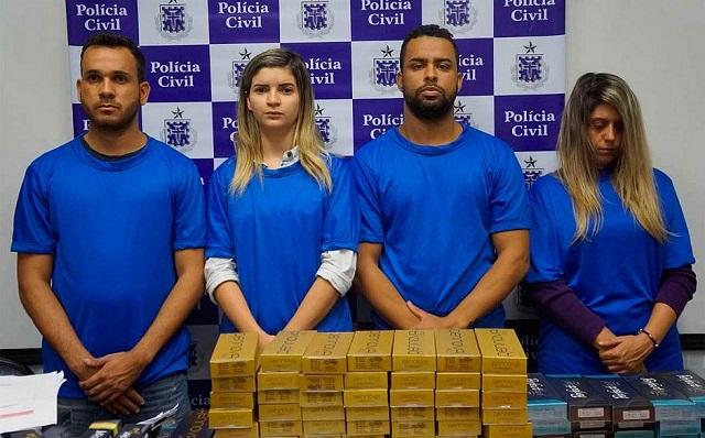 Bando foi preso e material apreendido nos bairros de Jardim Armação, Pituba e Acupe de Brotas, em Salvador (Foto: Divulgação/Polícia Civil) Bando foi preso e material apreendido nos bairros de Jardim Armação, Pituba e Acupe de Brotas, em Salvador (Foto: Divulgação/Polícia Civil)
