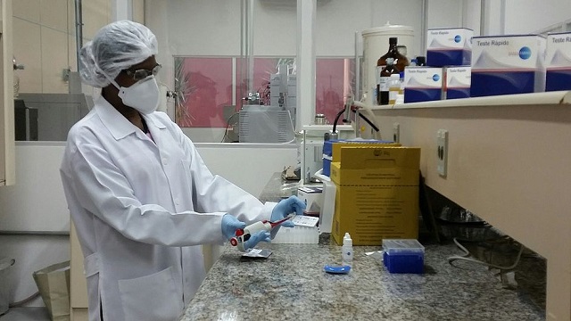 O exame será oferecido aos casais que quiserem saber se há maior risco de gerarem um bebê com alguma doença genética (Foto: Agência Brasil)