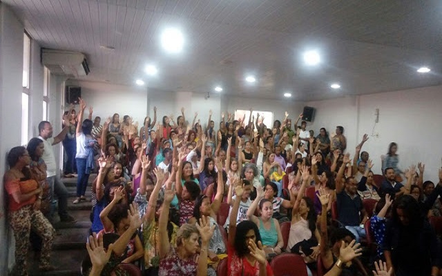 Os professores e professoras da rede municipal, estes sim, flexibilizaram em todos os pontos da pauta de reivindicações, inclusive apresentando uma proposta de reajuste plurianual Os professores e professoras da rede municipal, estes sim, flexibilizaram em todos os pontos da pauta de reivindicações, inclusive apresentando uma proposta de reajuste plurianual