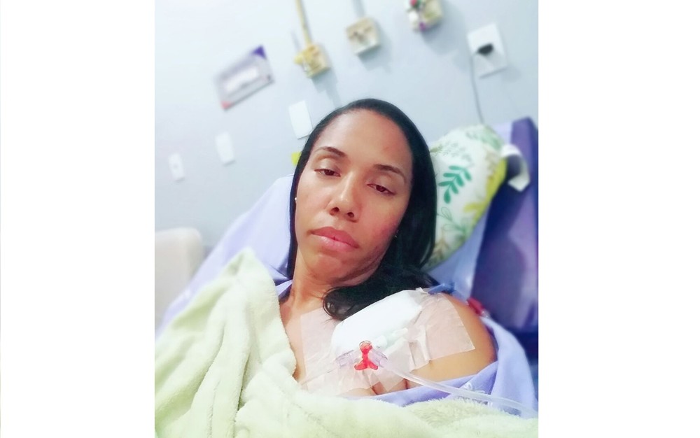 Jovem está internada em hospital particular de Salvador para tratar bactéria (Foto: Arquivo Pessoal/ Daniela Costa) Jovem está internada em hospital particular de Salvador para tratar bactéria (Foto: Arquivo Pessoal/ Daniela Costa)