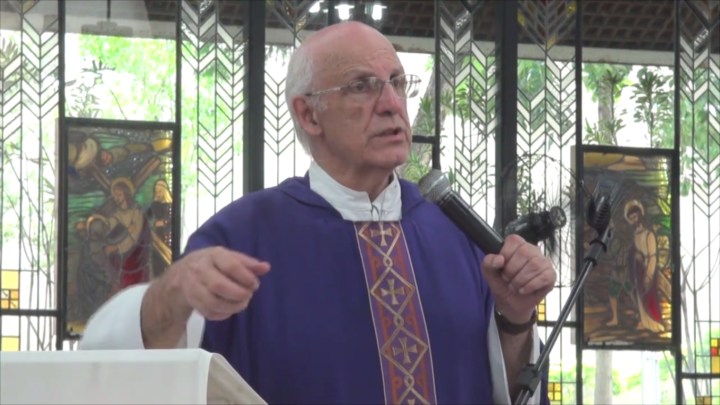 Facebook Twitter Em março, o religioso e integrante da Pastoral do Povo de Rua de São Paulo chamou o parlamentar de 'racista, machista e homofóbico'