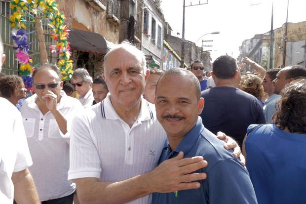 Paulo Souto (DEM) com o então candidato, agora prefeito, Antonio Elinaldo (DEM) Paulo Souto (DEM) com o então candidato, agora prefeito, Antonio Elinaldo (DEM)