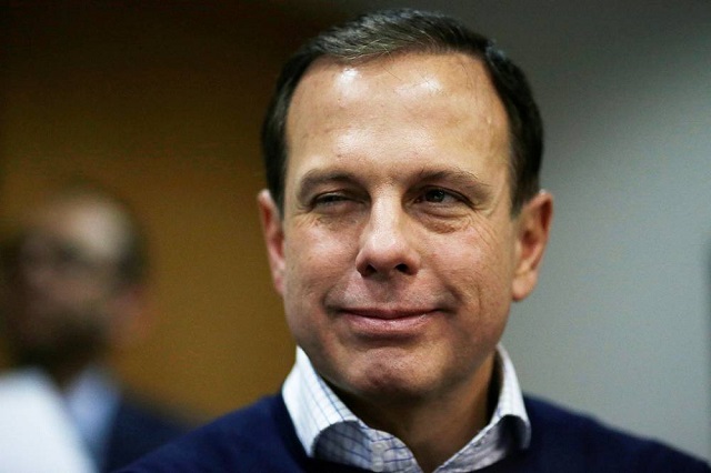 A intenção era tentar dar um empurrãozinho na pré candidatura do tucano à presidência da República. Mas, o tiro saiu pela culatra. Um despropósito. Tem nada a ver entregar título de Cidadão Soteropolitano a João Dória (PSDB) A intenção era tentar dar um empurrãozinho na pré candidatura do tucano à presidência da República. Mas, o tiro saiu pela culatra. Um despropósito. Tem nada a ver entregar título de Cidadão Soteropolitano a João Dória (PSDB)