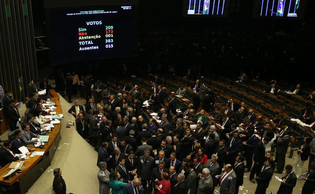Pouco mais da metade votou a favor do seguimento da denúncia, posição derrotada (Foto: ABr)