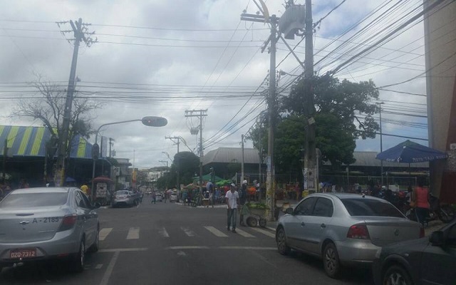 Sinaleira quebrada ao lado do Shopping Riviera (Foto: CFF)
