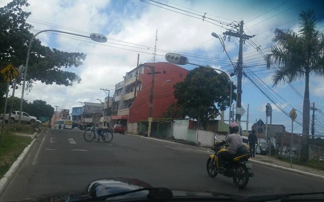 Sinaleira quebrada próximo ao Centro Administrativo (Foto: CFF)