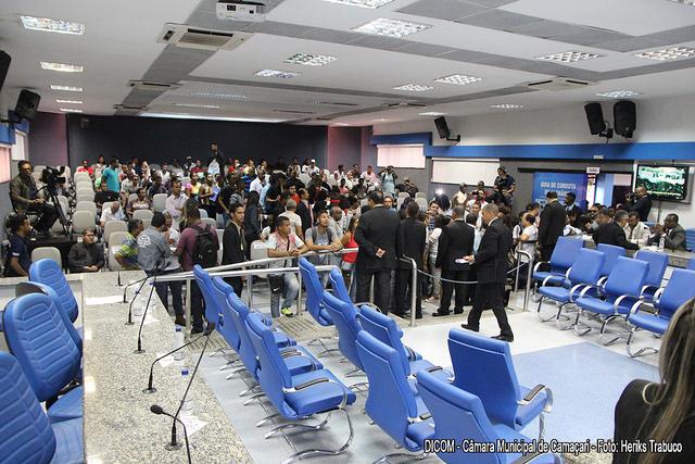 Vereadores encerrarem a Sessão com a chegada de estudantes ao plenário Vereadores encerrarem a Sessão com a chegada de estudantes ao plenário