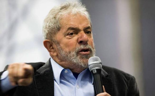 Diante da falta de um nome com elevado grau de competitividade para encarar um plano B, torna-se cada vez mais forte, dentro do PT, a tese do Lula Total Diante da falta de um nome com elevado grau de competitividade para encarar um plano B, torna-se cada vez mais forte, dentro do PT, a tese do Lula Total