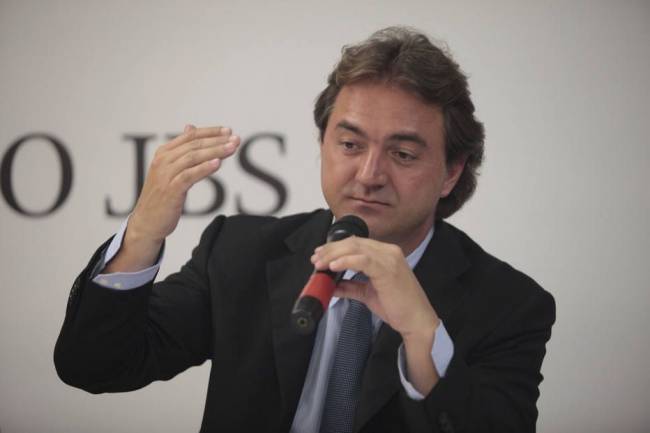 A confirmação de que o empresário Joesley Batista e o lobista Ricardo Saud teriam delatado quatro ministros do Supremo Tribunal Federal demonstra o nível de desmonte e desmoralização das instituições no Brasil A confirmação de que o empresário Joesley Batista e o lobista Ricardo Saud teriam delatado quatro ministros do Supremo Tribunal Federal demonstra o nível de desmonte e desmoralização das instituições no Brasil