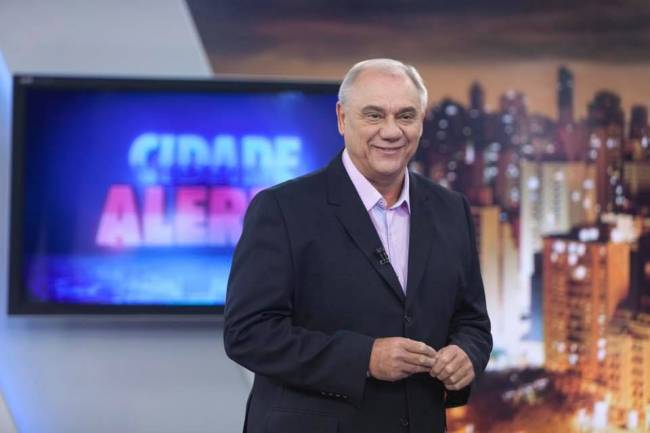 O apresentador lutava contra um câncer no pâncreas e fígado, e estava internado no Hospital Moriah, zona sul de São Paulo desde desde a última terça-feira O apresentador lutava contra um câncer no pâncreas e fígado, e estava internado no Hospital Moriah, zona sul de São Paulo desde desde a última terça-feira