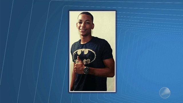 Rapaz de 19 anos foi visto pela última vez na sexta-feira (19) e família não tem notícias Rapaz de 19 anos foi visto pela última vez na sexta-feira (19) e família não tem notícias