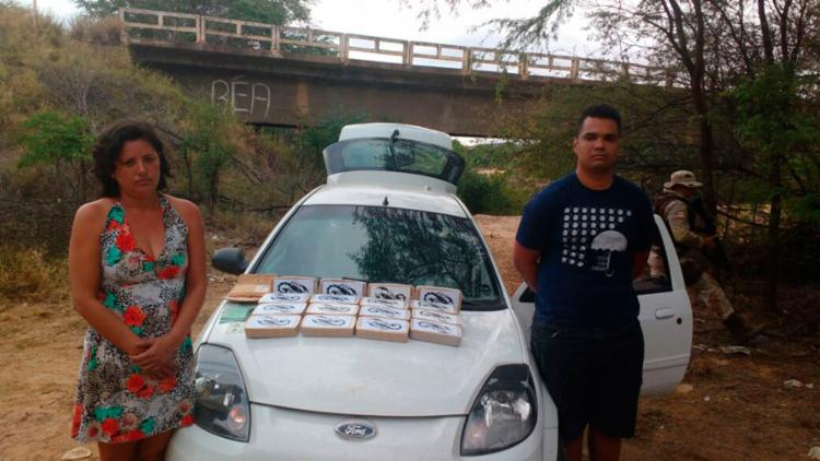 Casal foi detido durante operação policial na cidade de Contendas do Sincorá (Foto: Divulgação | SSP-BA) Casal foi detido durante operação policial na cidade de Contendas do Sincorá (Foto: Divulgação | SSP-BA)