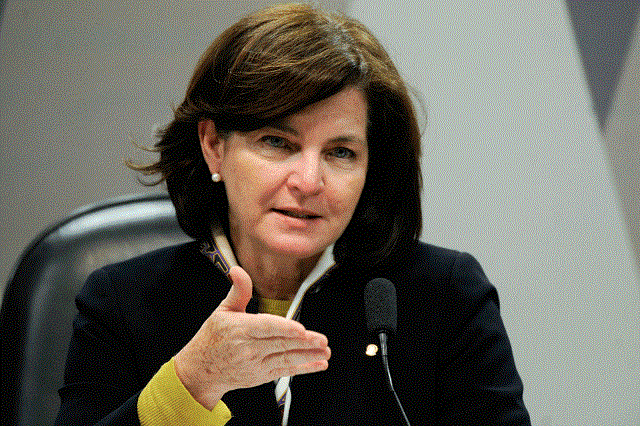 Ao tomar posse na Procuradoria Geral da República, segunda-feira, a procuradora Raquel Dodge, provavelmente para impressionar a mídia, disse que ninguém está acima ou abaixo da lei e que o brasileiro não tolera corrupção Ao tomar posse na Procuradoria Geral da República, segunda-feira, a procuradora Raquel Dodge, provavelmente para impressionar a mídia, disse que ninguém está acima ou abaixo da lei e que o brasileiro não tolera corrupção