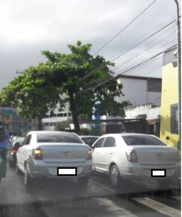 Comitiva de Elinaldo comete infração de trânsito mais não leva multa Comitiva de Elinaldo comete infração de trânsito mais não leva multa