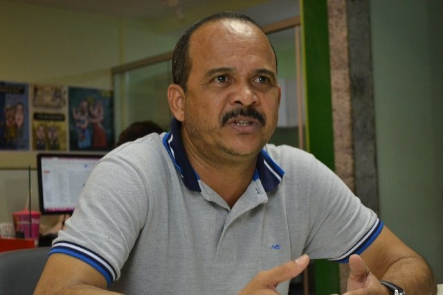 No vídeo onde Bocão diz que Elinaldo 'já está num abismo', pela gestão que vem fazendo, o apresentador afirma que é 'uma sacanagem' o que o governo está fazendo 'com os alunos, com as famílias' No vídeo onde Bocão diz que Elinaldo 'já está num abismo', pela gestão que vem fazendo, o apresentador afirma que é 'uma sacanagem' o que o governo está fazendo 'com os alunos, com as famílias'