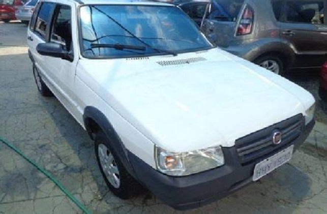 Fiat Uno Mile Way, de placa policial JRV 9001, foi roubado na madrugada desta quarta-feira, 26