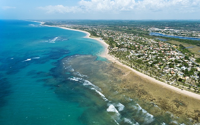 Camaçari possui 42 km de orla marítima, conhecida mundialmente pelas belezas naturais, belas e paradisíacas praias e uma preponderância significante para o turismo