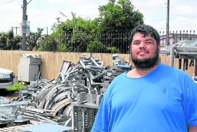 Juliano Moraes, de 27 anos, encontrou uma carteira na rua enquanto caminhava