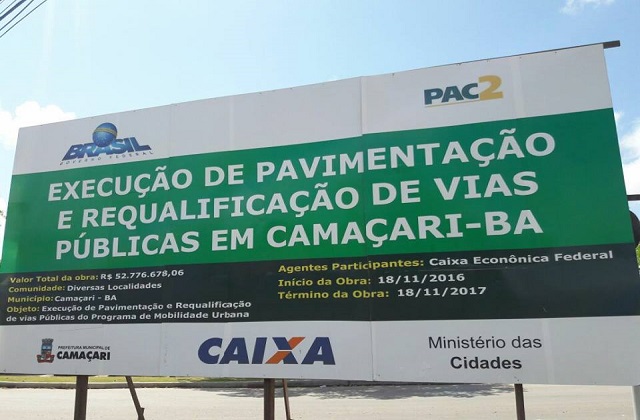 Placa onde vê-se data e valor da verba arregimentada pelo ex-prefeito Ademar Delgado, para essa obra que inclusive teve a resistência do então vereador Antonio Elinaldo Placa onde vê-se data e valor da verba arregimentada pelo ex-prefeito Ademar Delgado, para essa obra que inclusive teve a resistência do então vereador Antonio Elinaldo