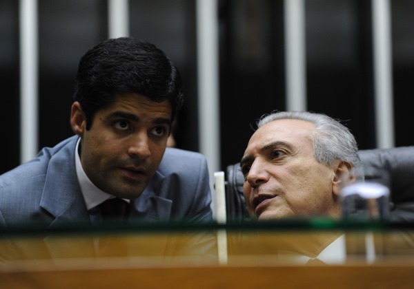 Nem mesmo a briga de Temer com o presidente da Câmara Federal, Rodrigo Maia, também do DEM, arrefeceu a dedicação de ACM Neto, que tem ligado pessoalmente para deputados, a fim de confirmar o voto Nem mesmo a briga de Temer com o presidente da Câmara Federal, Rodrigo Maia, também do DEM, arrefeceu a dedicação de ACM Neto, que tem ligado pessoalmente para deputados, a fim de confirmar o voto
